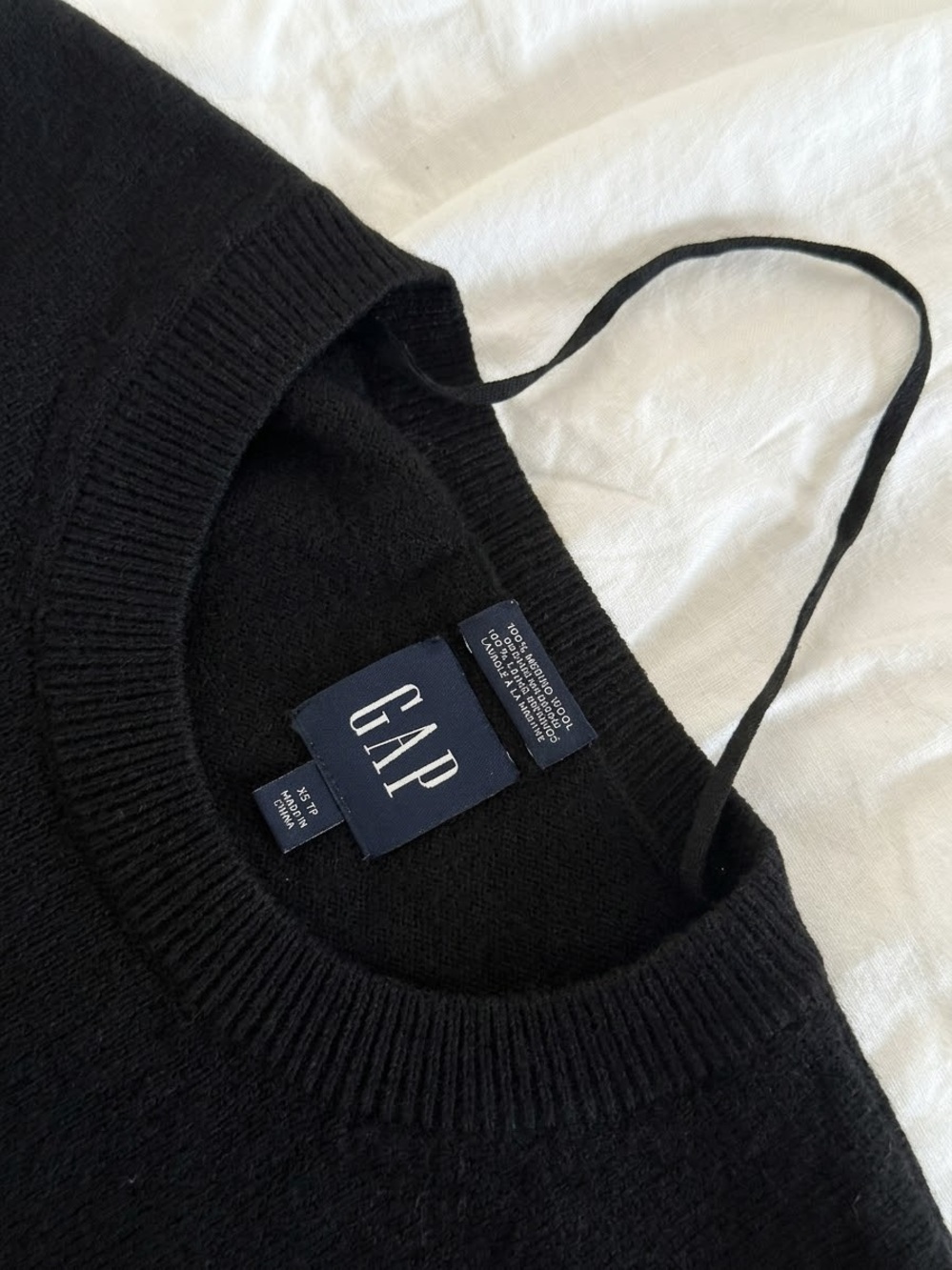 GAP Women's wool Black Crewneck Sweater